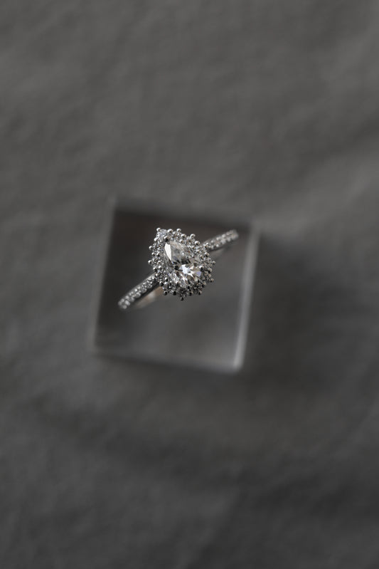 Amber - 14K White Gold - Pear - Natural Diamond